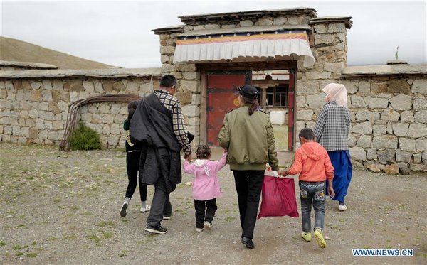 Female Pilot from Impoverished Family Flies Helicopter in China's Tibet