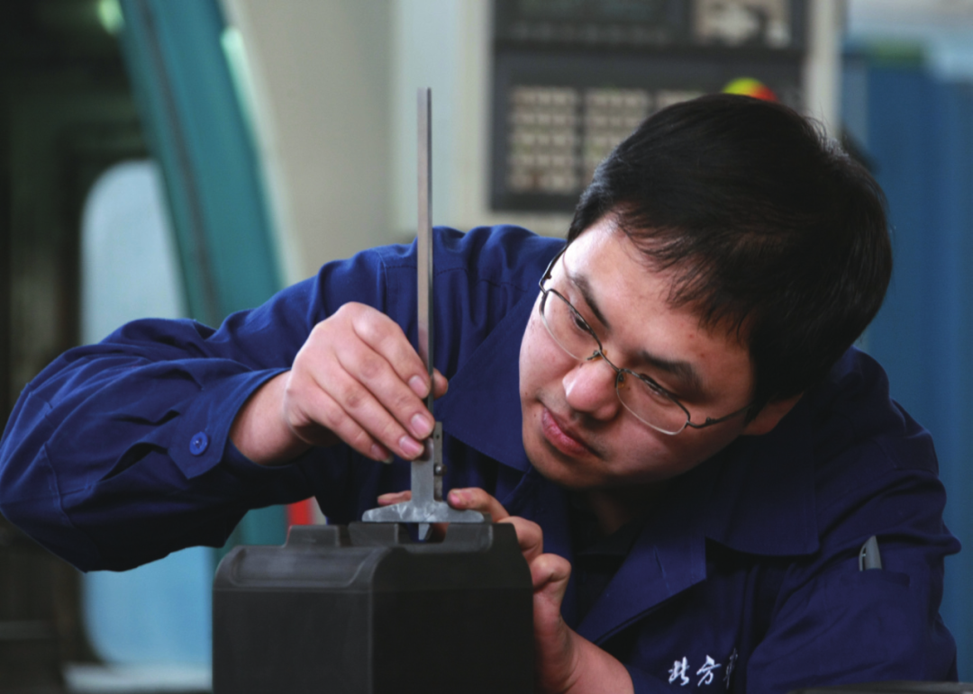 马小光数控铣床加工不凡青春